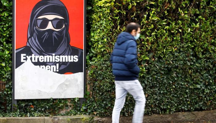  La Suisse adopte l'interdiction de Niqab d’une courte majorité