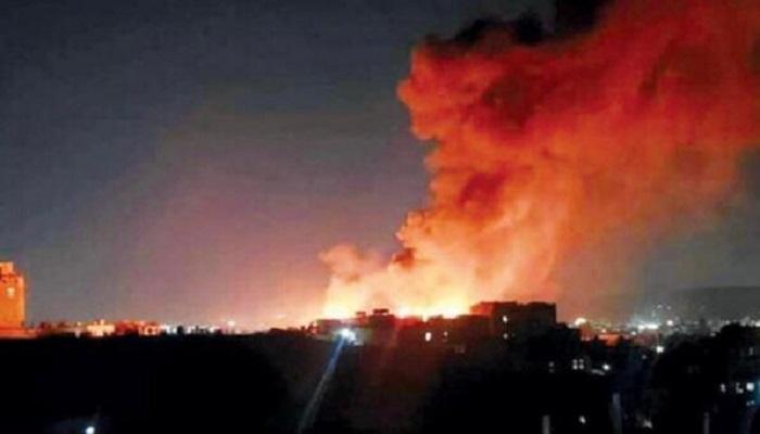 آثار الحريق بمخيم يديره الحوثيون في صنعاء