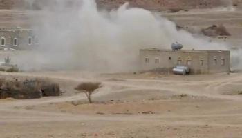 آثار قصف حوثي سابق لإحدى قرى مأرب