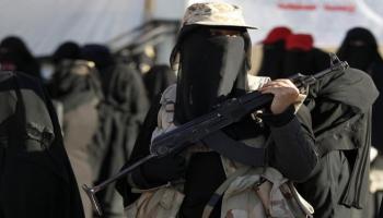 عناصر نسائية مسلحة ضمن تشكيل 