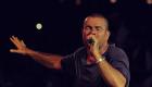 Egypte/En vidéo: Le chanteur égyptien Amr Diab tombe de la scène
