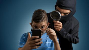 التطفل على الهواتف الذكية ظاهرة عالمية