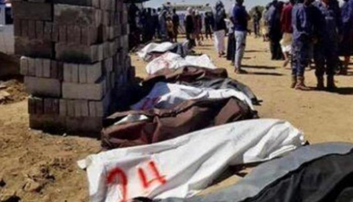 جانب من دفن الحوثيين لجثث المهاجرين بجريمة صنعاء