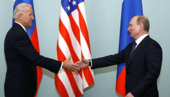 الرئيس الأمريكي والروسي خلال لقاء سابق