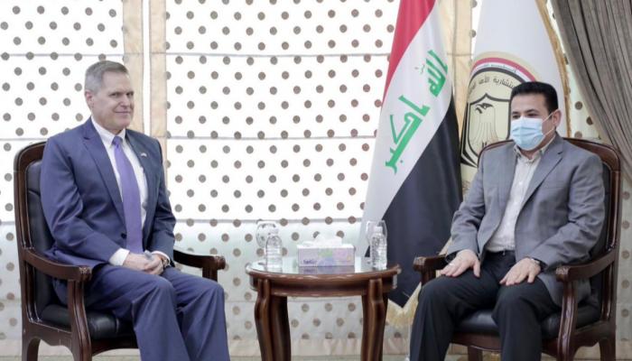 جانب من لقاء مستشار الأمن العراقي والسفير الأمريكي ببغداد