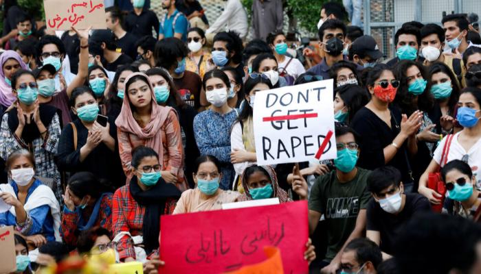 جانب من مظاهرة النساء ضد الاغتصاب في باكستان