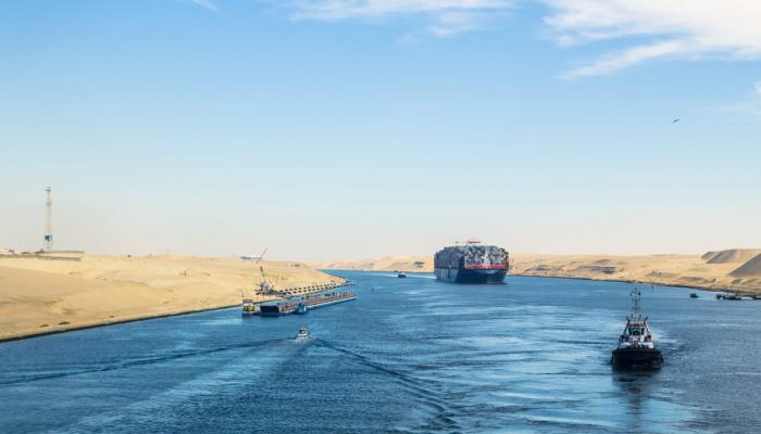 Egyptecanal De Suez Opérations En Cours Pour Débloquer Le Porte Conteneurs échoué 