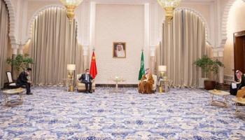 جانب من لقاء الأمير بن سلمان ووزير خارجية الصين