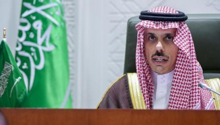 الأمير فيصل بن فرحان أثناء إعلان مبادرة السعودية