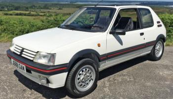 طراز بيجو 205 GTI