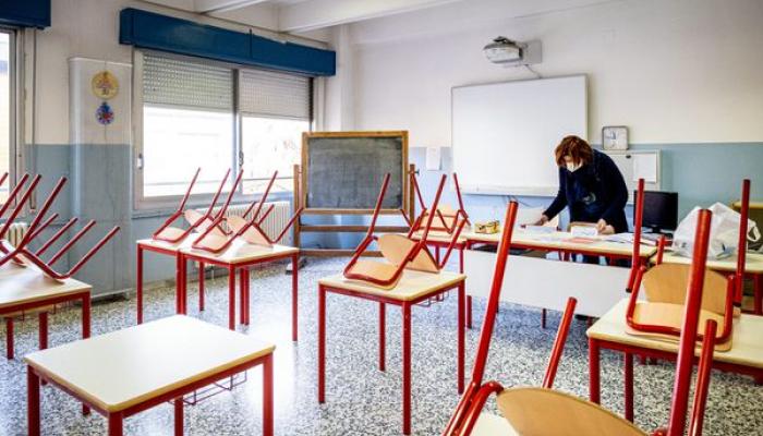 les classes seraient fermées dès qu’un premier cas sera détecté,