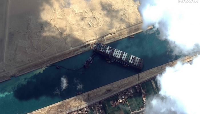 Une lueur d'espoir dans la crise du canal de Suez, le navire coincé 