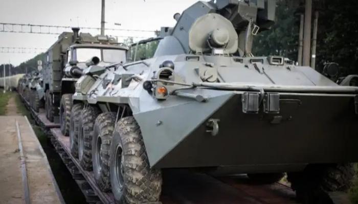 روسيا تحشد على الحدود مع أوكرانيا وتلوح بـ