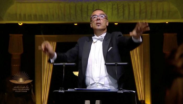 نادر عباسي قائد أوركسترا موكب المومياوات