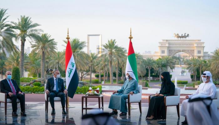 الشيخ محمد بن راشد آل مكتوم خلال استقبال مصطفى الكاظمي