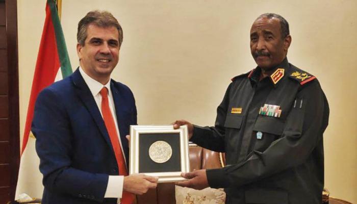 إيلي كوهين وعبدالفتاح البرهان في لقاء يناير الماضي