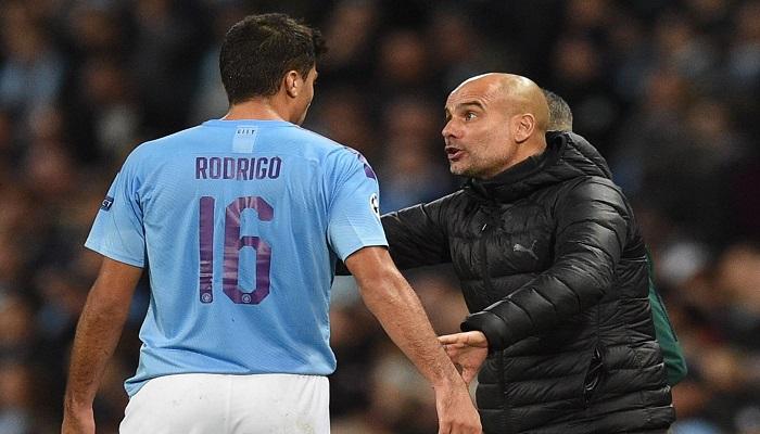 بيب جوارديولا مدرب مانشستر سيتي ولاعبه رودري
