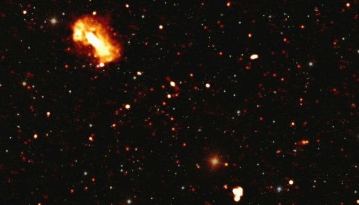 مجرات مكتشفة بالتلسكوب اللاسلكي تبدو باللون البرتقالي