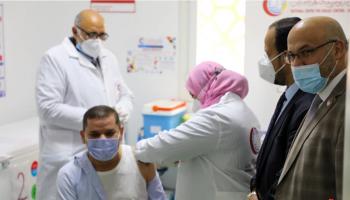رئيس الحكومة الليبية يتلقى لقاح كورونا