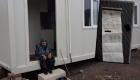 Konteynerde yaşayan 93 yaşındaki depremzede kadın, faturaları ödeyemediği için elektriği kesildi