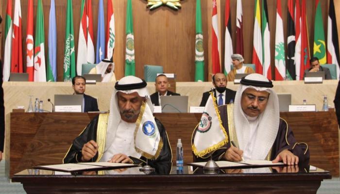 جانب من توقيع مذكرة التفاهم بين البرلمان العربي والمجلس العالمي للتسامح والسلام
