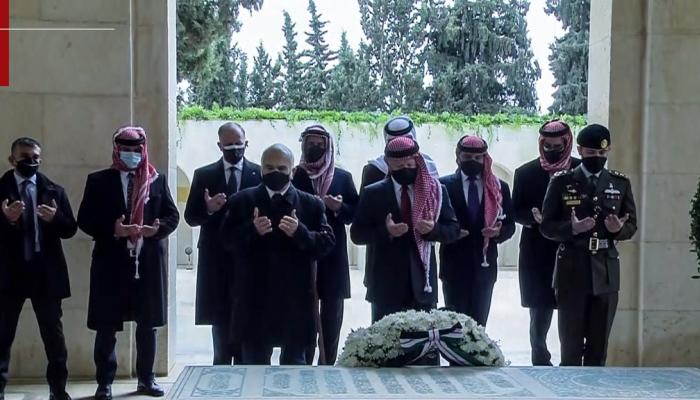 أول ظهور مشترك لعاهل الأردن الملك عبد الله والأمير حمزة منذ الخلاف بينهما