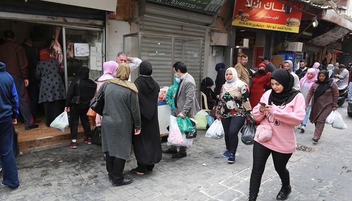 سوق في صيدا جنوب لبنان - رويترز