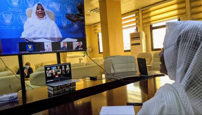 وزيرة خارجية السودان مريم الصادق المهدي تلتقي السفراء العرب بالخرطوم