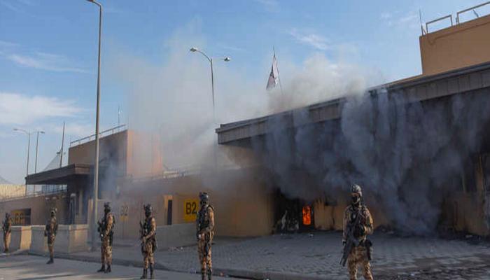 آثار هجمات سابقة على السفارة الأمريكية في بغداد