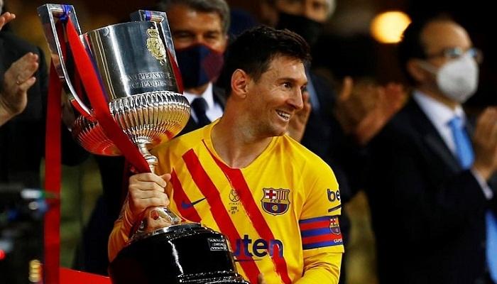 ليونيل ميسي قائد برشلونة بطل كأس ملك إسبانيا