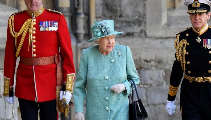 الملكة إليزابيث الثانية أثناء الاحتفال بعيد ميلادها الرسمي في 13 يونيو 2020