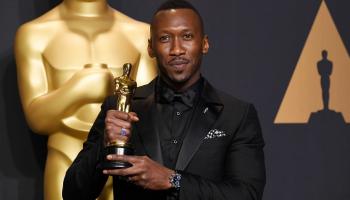 ماهيرشالا علي أول ممثل مسلم يفوز بجائزة الأوسكار