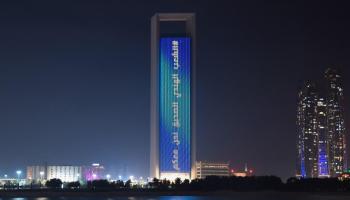 معالم الإمارات تكتسي بعبارات تضامن مع الهند