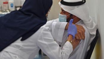 السعودية تدعو إلى المبادرة للحصول على لقاح كورونا