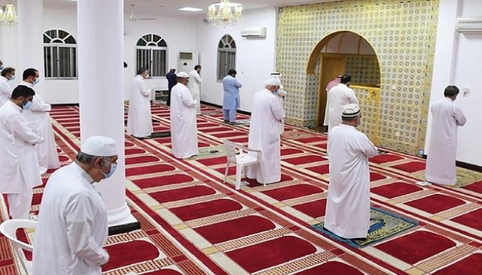 صلاة التراويح في المساجد لمن تلقوا تطعيم كورونا فقط في البحرين