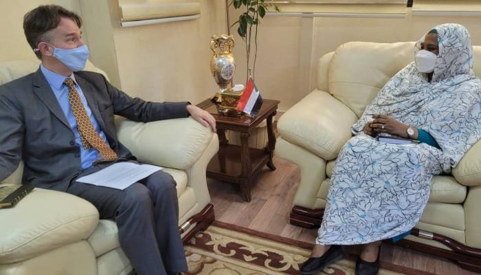 جانب من لقاء وزيرة الخارجية السودانية والمبعوث البريطاني