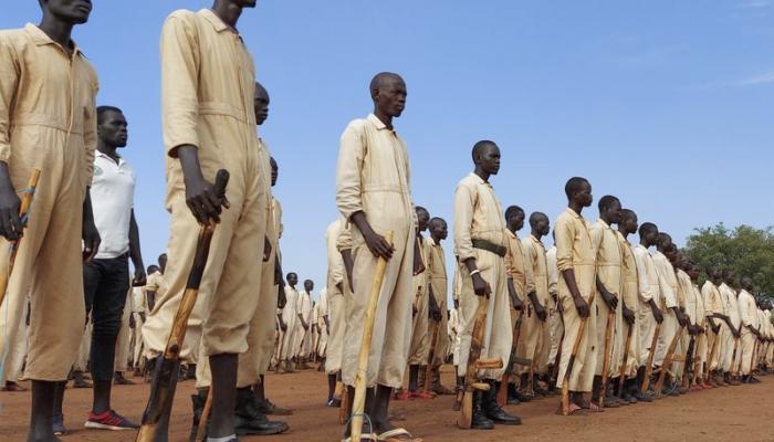 قوات مشتركة بجنوب السودان تستخدم العصي في التدريب بدل الأسلحة