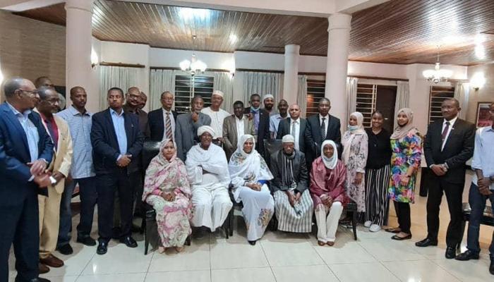 وزيرة الخارجية مع أبناء الجالية السودانية برواندا