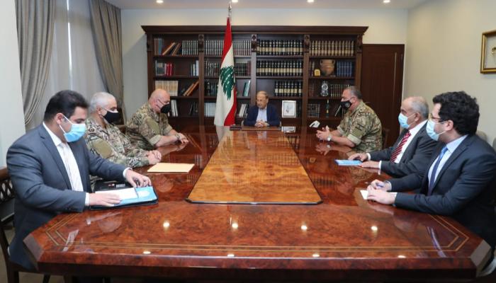 جانب من اجتماع عون بفريق لبنان التفاوضي وقائد الجيش- (تويتر)