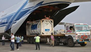 Inde: le pays enregistre près de 20 millions de cas, l'aide internationale afflux 