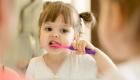 لحماية الأسنان.. عمر الطفل يحدد كمية الفلورايد