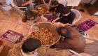 صور: في "سبيل معان" بالأردن.. متطوعون يجهزون الإفطار للأُسر الفقيرة 
