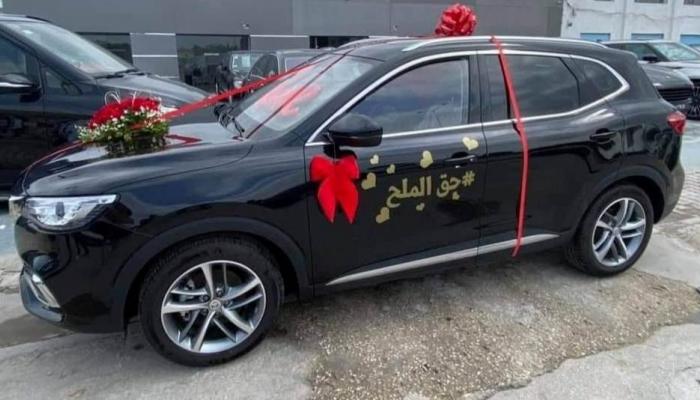 تونسي يهدي سيارة لزوجته 