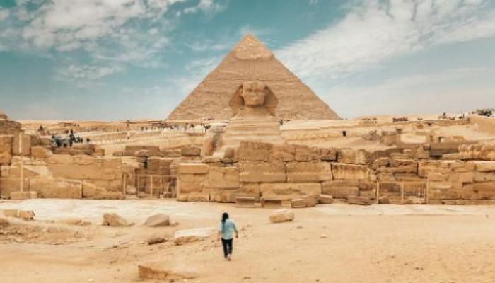 مصر تشدد على شرط دخول السائحين