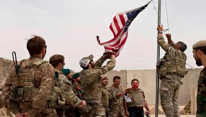 مراسم تسليم من الجيش الأمريكي للجيش الأفغاني في معسكر أنطونيك في ولاية هلمند