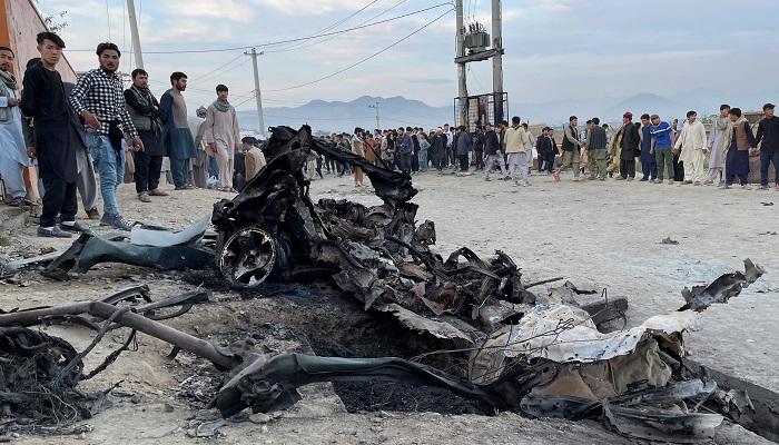 حطام سيارة جراء تفجيرات كابول