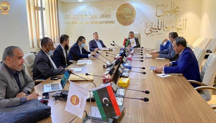 اجتماع لجنة المالية بالبرلمان الليبي مع الحكومة لمناقشة الميزانية 