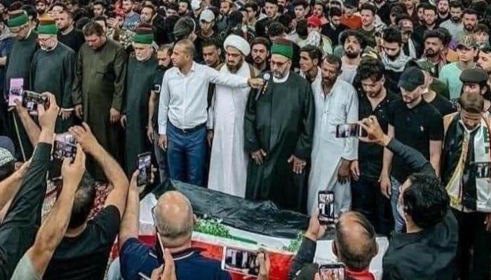 المئات يشيعون جثمان الناشط الوزني في كربلاء