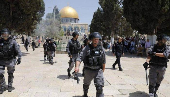 جنود الاحتلال الإسرائيلي داخل باحات المسجد الأقصى