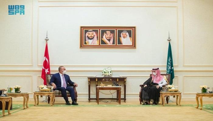 الأمير فيصل بن فرحان بن عبدالله يستقبل وزير خارجية تركيا